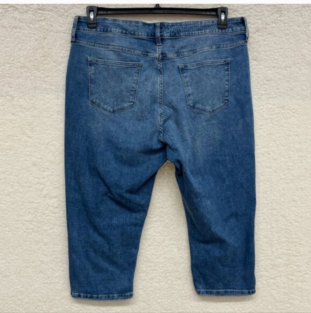 Size 20W (2X) - ST. JOHN'S BAY - Denim Jean Sculpt Capri Pants Stretch NEW - Picture 3 of 6